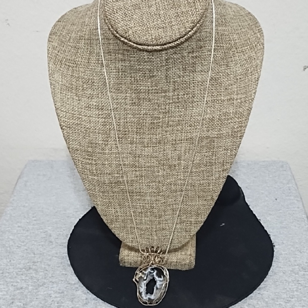 Elegant Silver Pendant Necklace